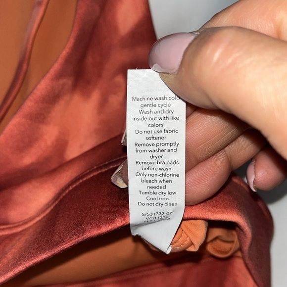 Athleta Women's Exhale Powervita Sports Bra  Sz 2X Tye Dye Coral Color - Picture 11 of 11